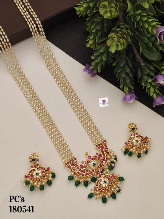 Laxita Super Diamond and Cut work Necklace